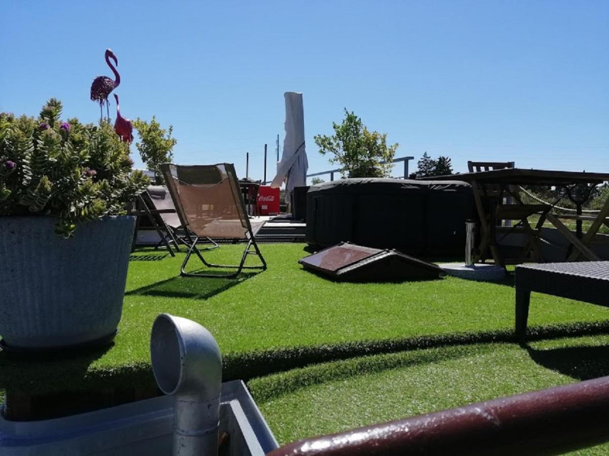 Hotel Sejour Atypique Et Insolite Sur Notre Peniche La Coradine Avec Grand Spa Aigues-Mortes Exterior foto