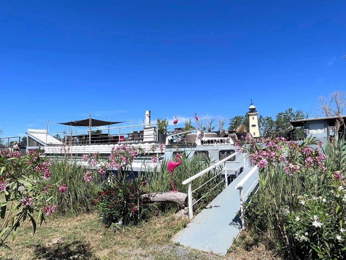 Hotel Sejour Atypique Et Insolite Sur Notre Peniche La Coradine Avec Grand Spa Aigues-Mortes Exterior foto